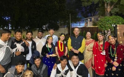 इस अवसर पर मंत्री ने रंगकर्मियों को दीवाली की बधाई दी और मिष्ठान भी वितरित किया