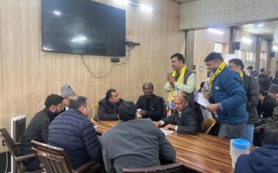 रविंद्र सिंह आनंद ने कोर्ट में चलाया जनसंपर्क में अभियान